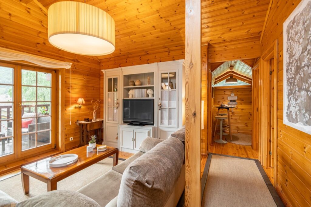 Produkcja parkietu jest procesem wymagającym nie tylko precyzyjnej techniki, ale także głębokiego zrozumienia właściwości drewna