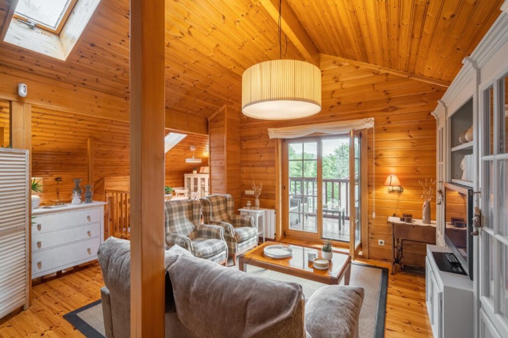 Produkcja parkietu jest procesem wymagającym nie tylko precyzyjnej techniki, ale także głębokiego zrozumienia właściwości drewna