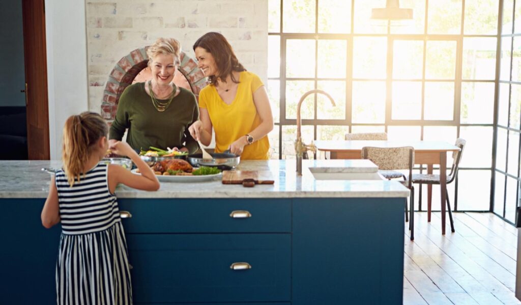 Podłogi dębowe od wieków cieszą się ogromną popularnością, a ich obecność w nowoczesnych wnętrzach nadal rośnie