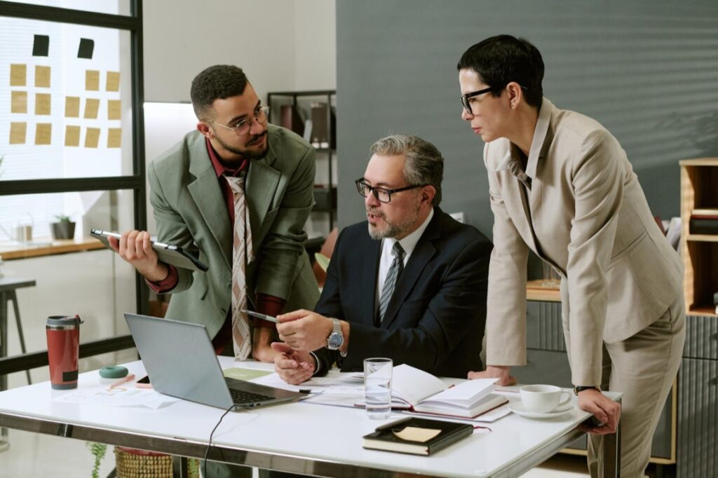 Zanim zdecydujesz się na konkretny model ThinkBook 16, ważne jest, aby dokładnie określić, jakie są Twoje oczekiwania względem laptopa